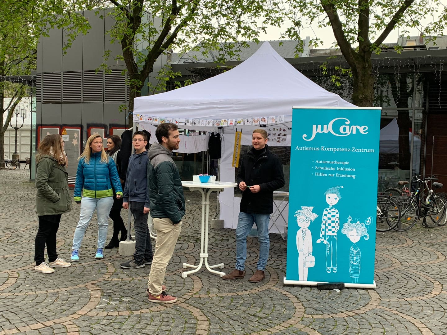 Infostand zum Welt-Autismus-Tag